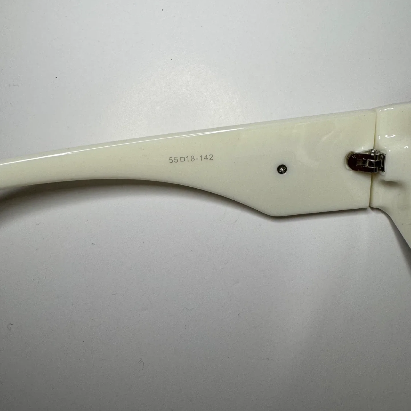 Prada Sunglasses White 55 18-142 with Box image indicator(4)