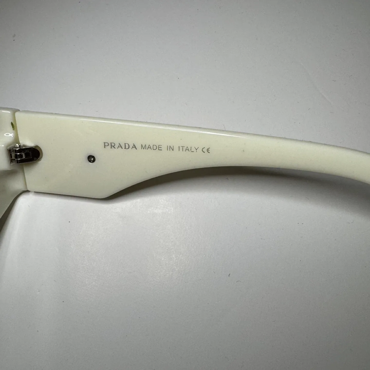 Prada Sunglasses White 55 18-142 with Box image indicator(3)