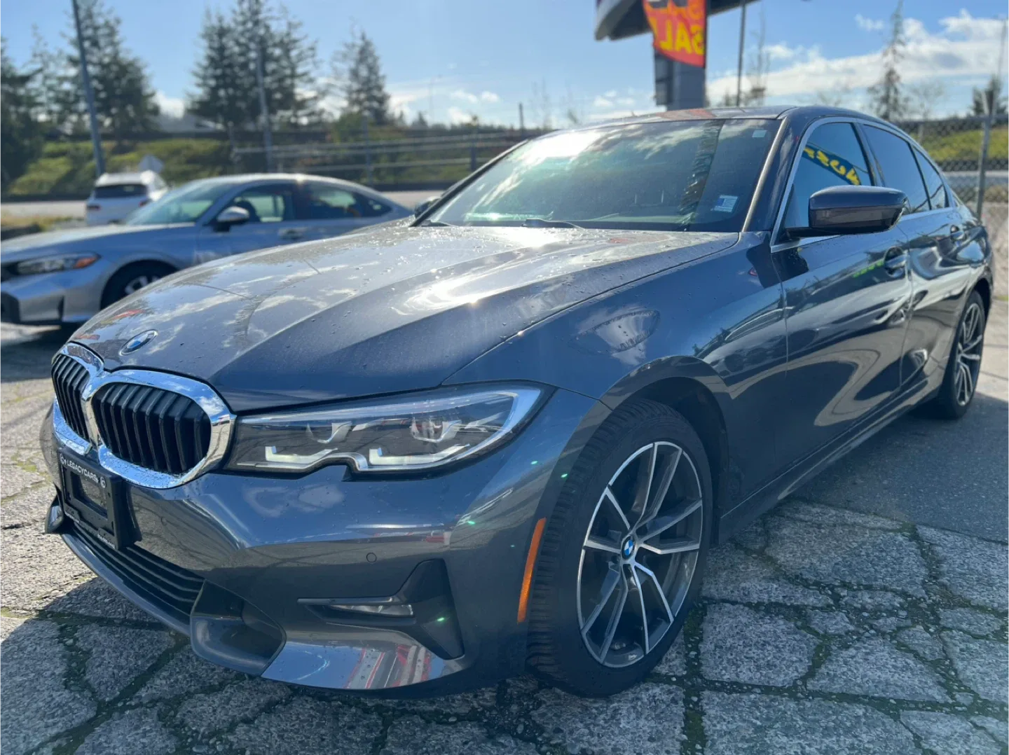 BMW 330i xDrive Sedan thumbnail