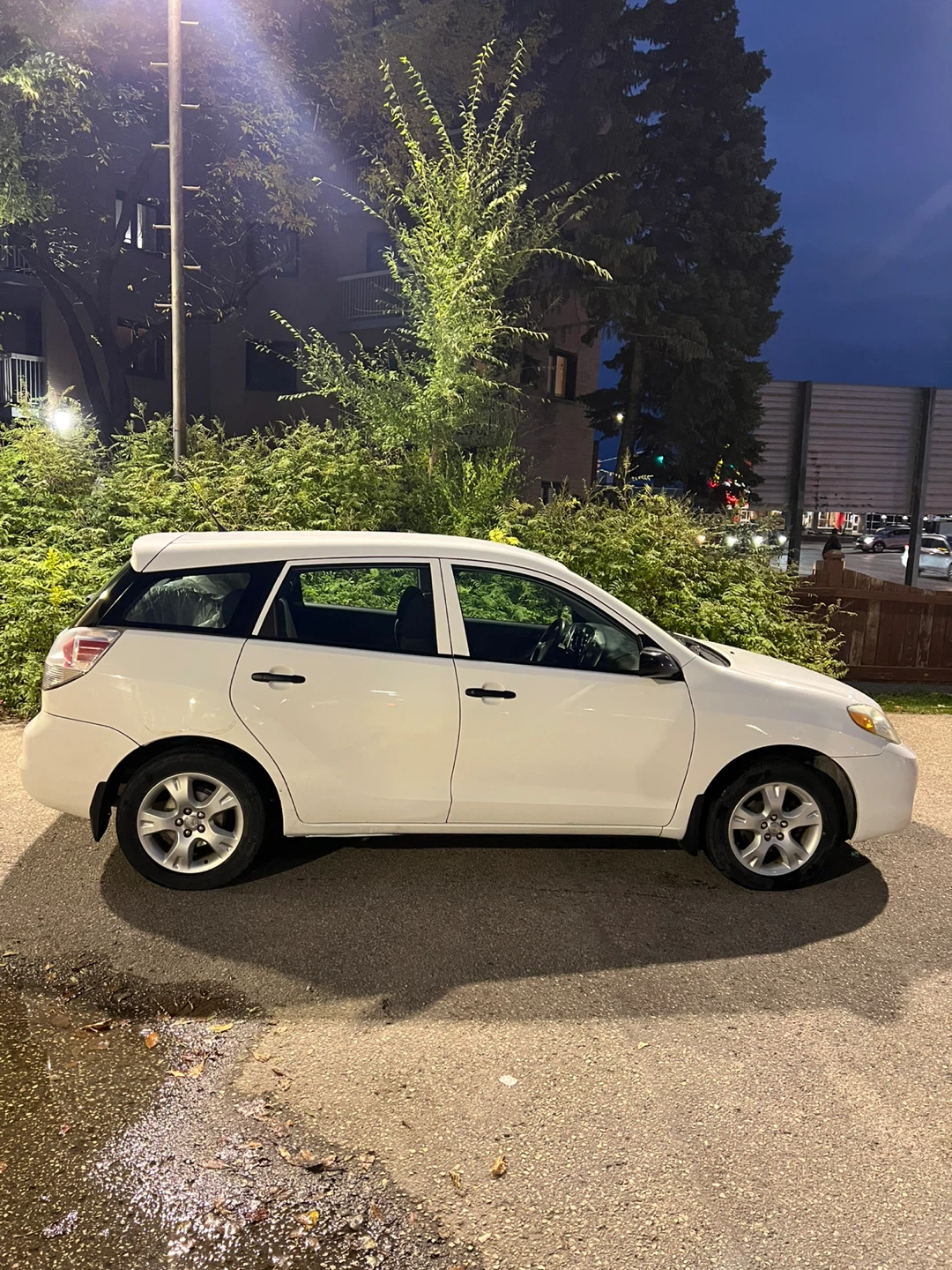 Toyota Matrix White Hatchback - photo 2