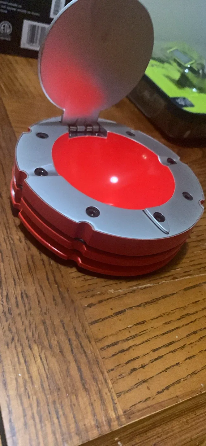 Marlboro  f1 Ferrari gas cap replica  ashtray image indicator(3)