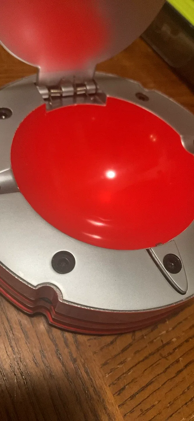 Marlboro  f1 Ferrari gas cap replica  ashtray image indicator(5)