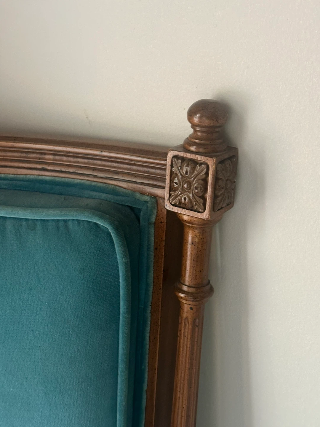 Vintage Teal Throne Chair - photo 5