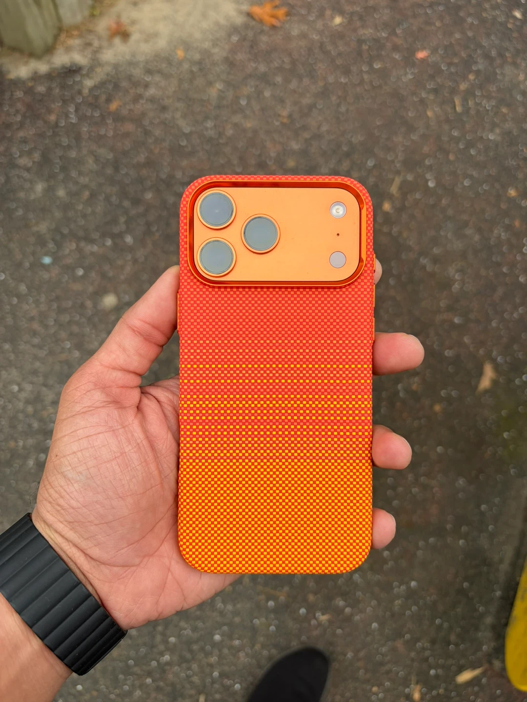 iPhone 17 Pro Max - Carbon Magsafe Case - photo 3