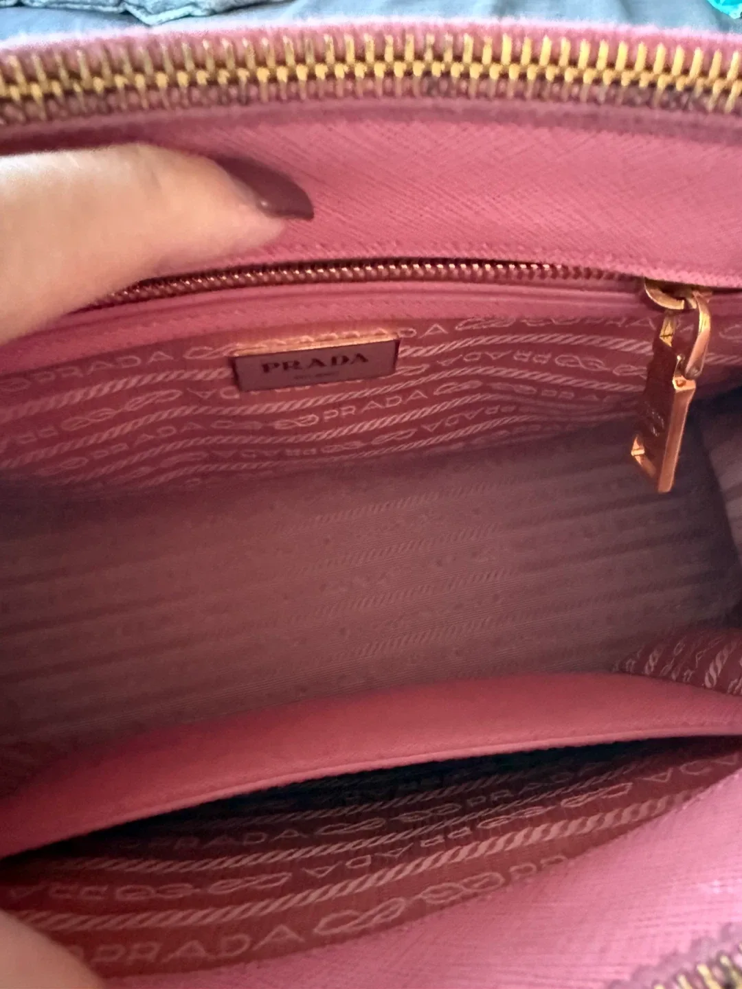 Prada Saffiano Lux leather bag image indicator(5)