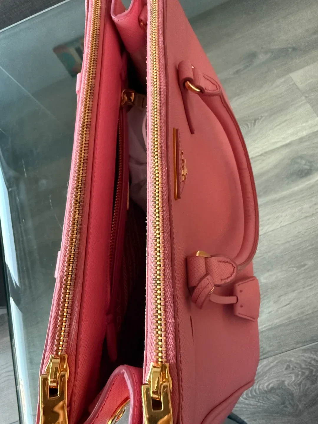 Prada Saffiano Lux leather bag image indicator(2)