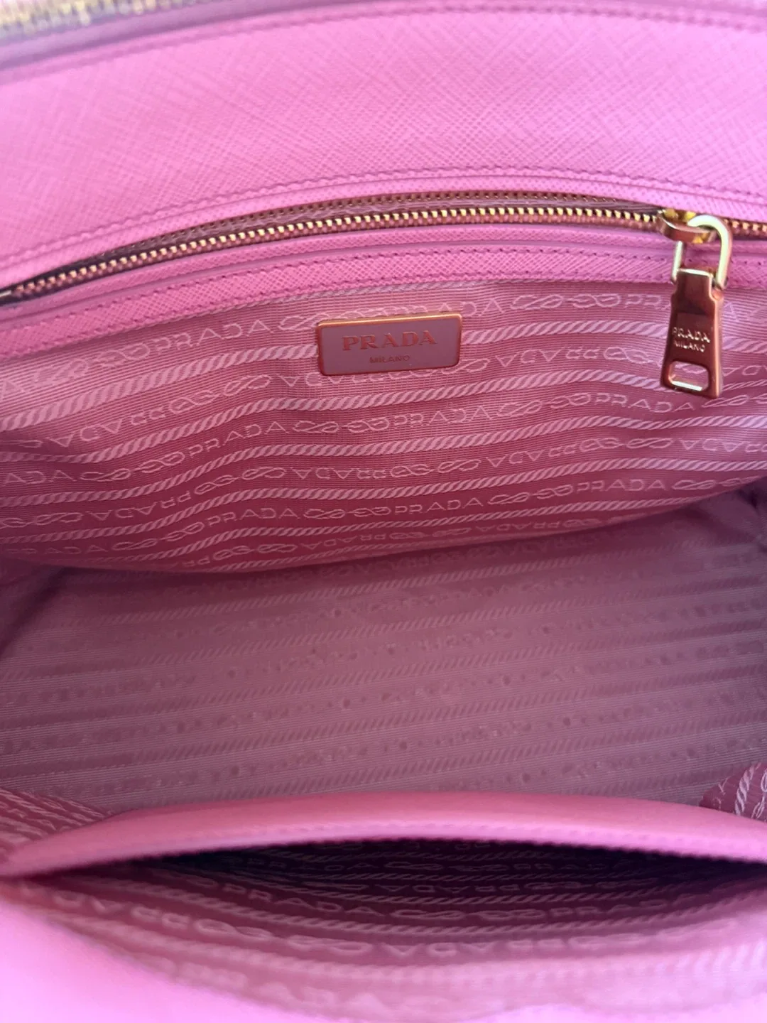 Prada Saffiano Lux leather bag image indicator(4)