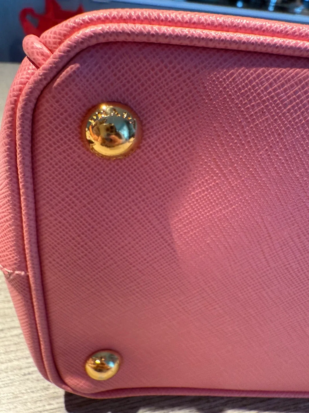 Prada Saffiano Lux leather bag image indicator(6)