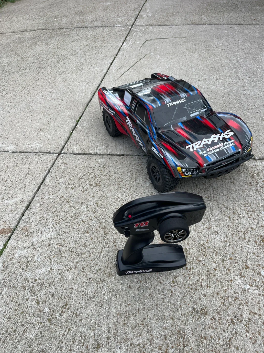 Traxxas Slash 4x4 RC Truck thumbnail