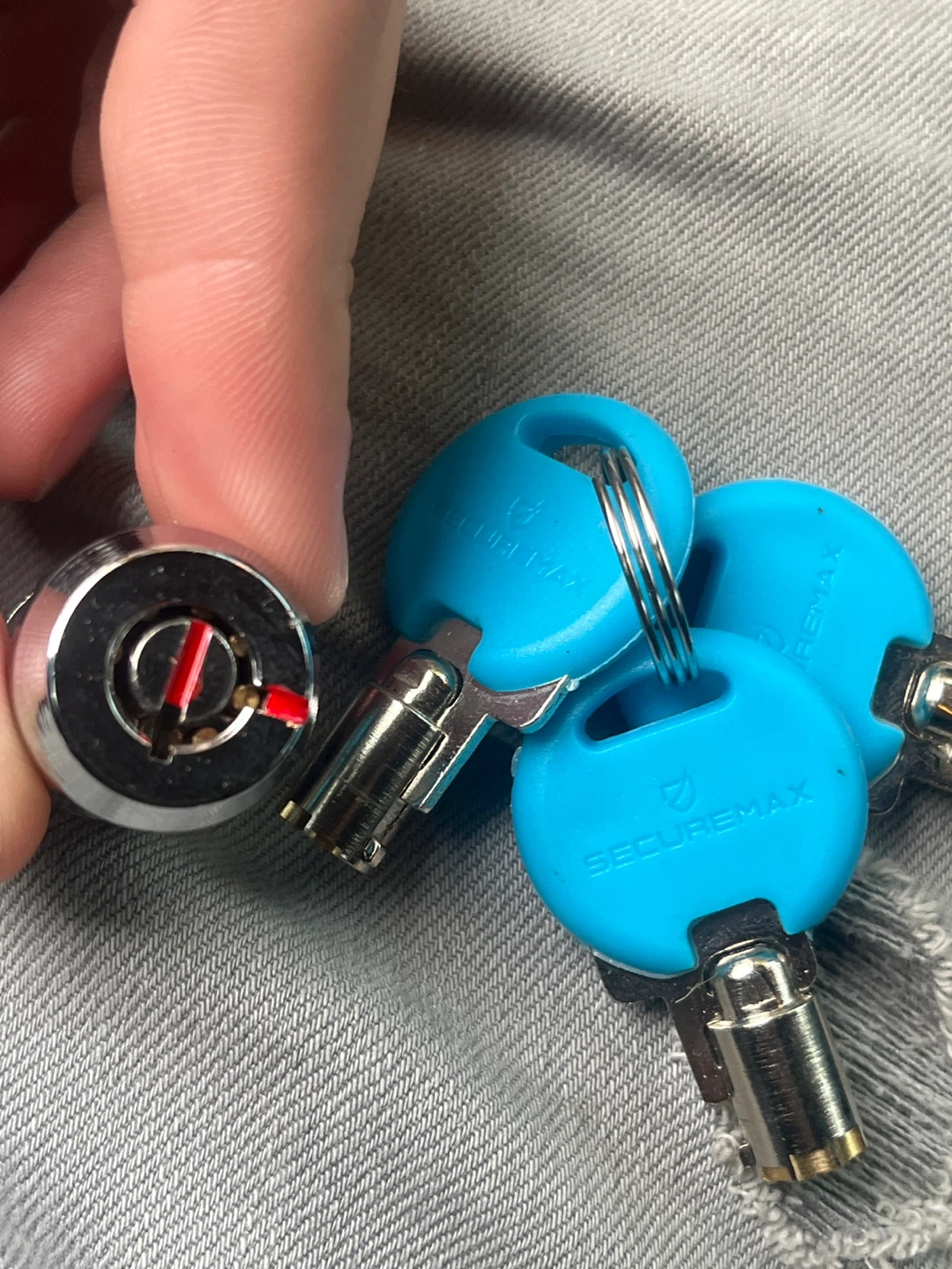 Cylinder lock securemax with 3 keys for storage units - photo 2