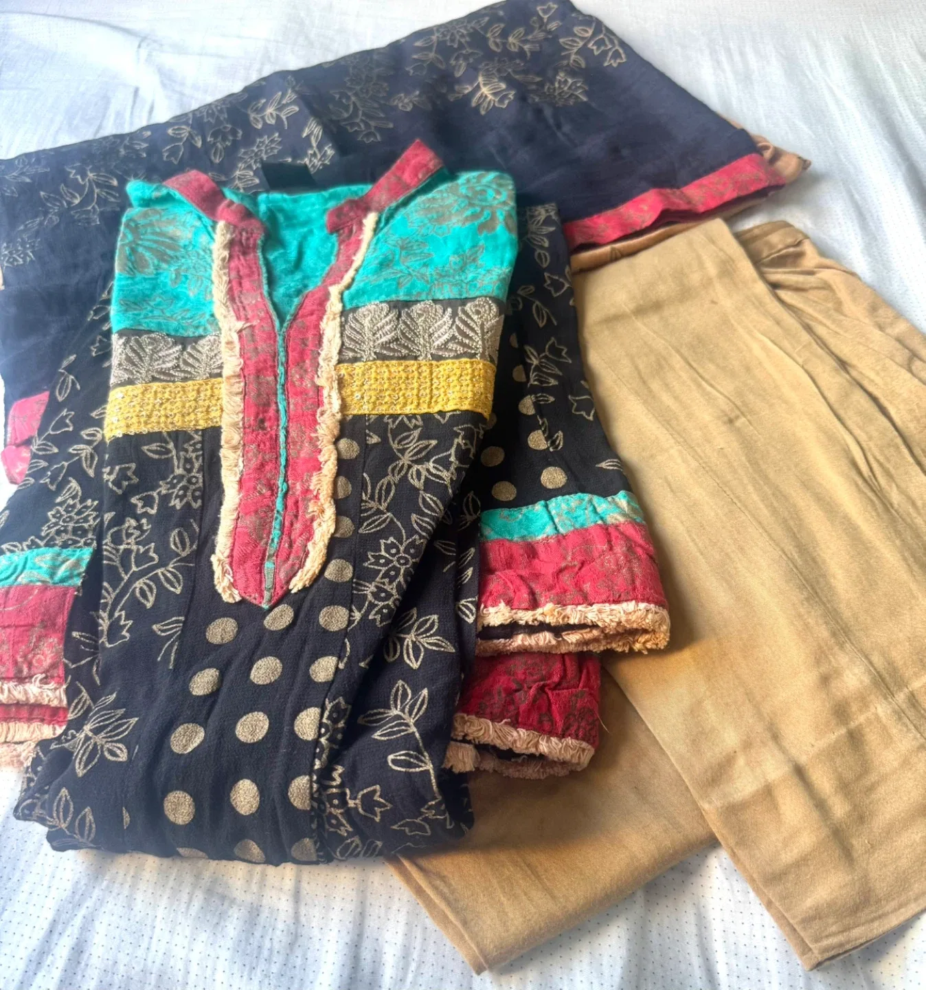 Salwar Kameez Suit - Size small image indicator(4)