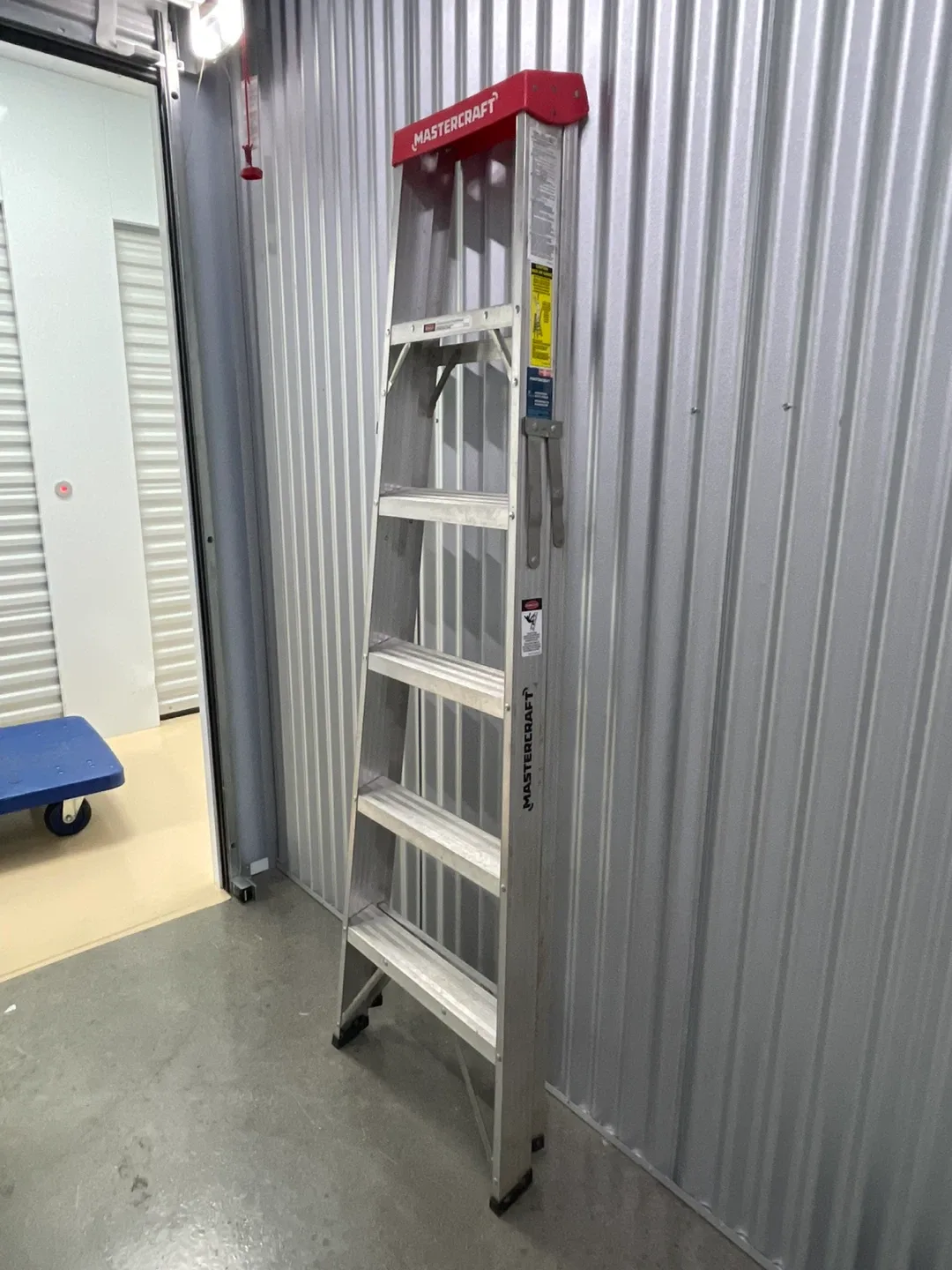 Mastercraft 6' Aluminum Stepladder image indicator(5)