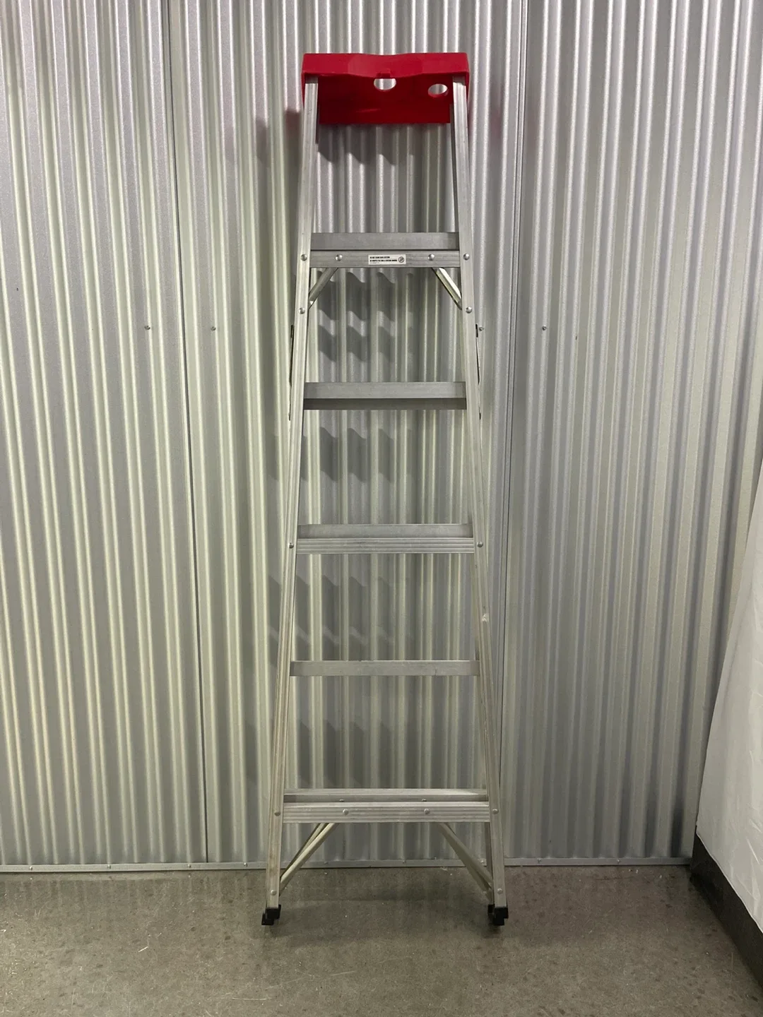 Mastercraft 6' Aluminum Stepladder image indicator(6)