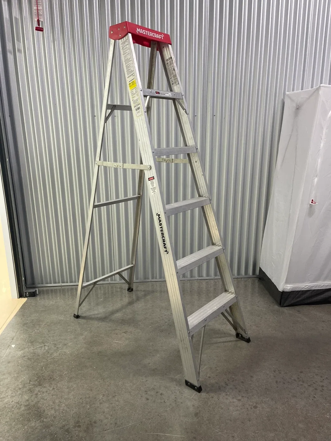 Mastercraft 6' Aluminum Stepladder image indicator(7)