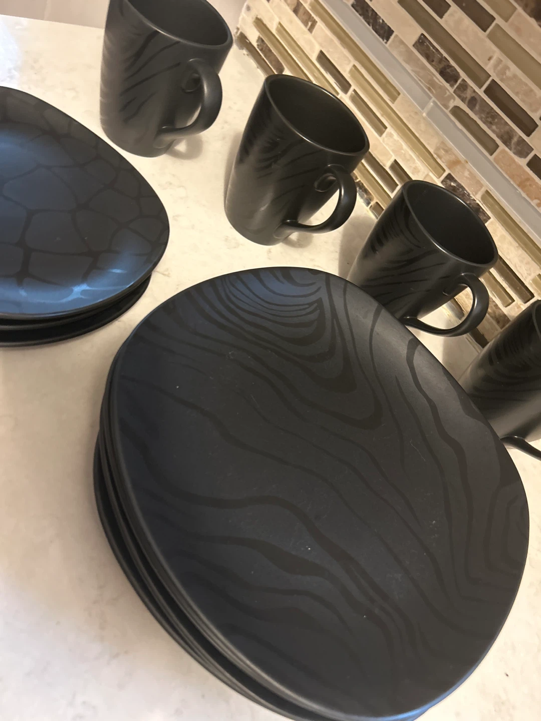 Black Dinnerware Set (4 Plates & 4 Mugs) - photo 3