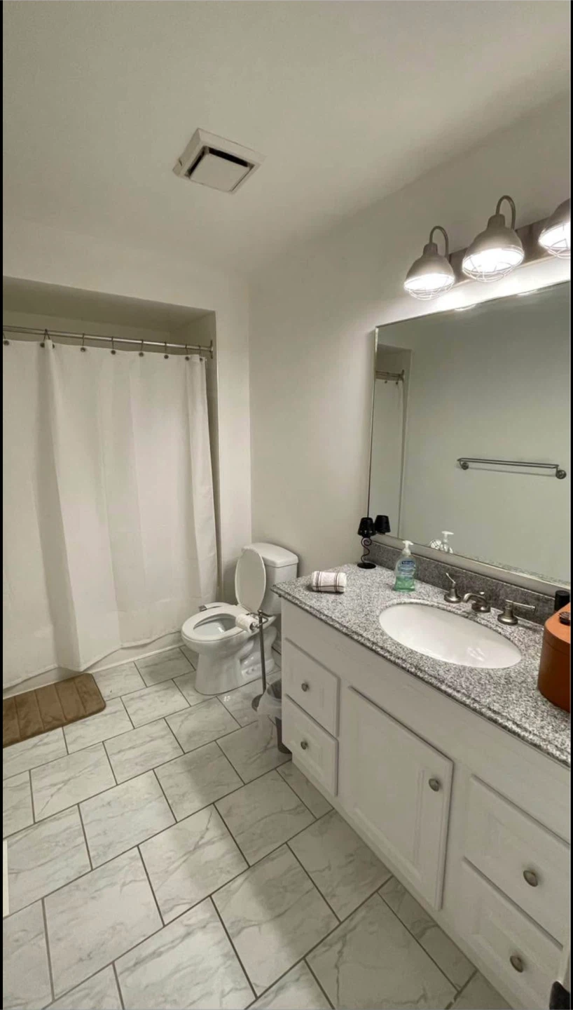 Private room with private 4pc washroom for rent - photo 2