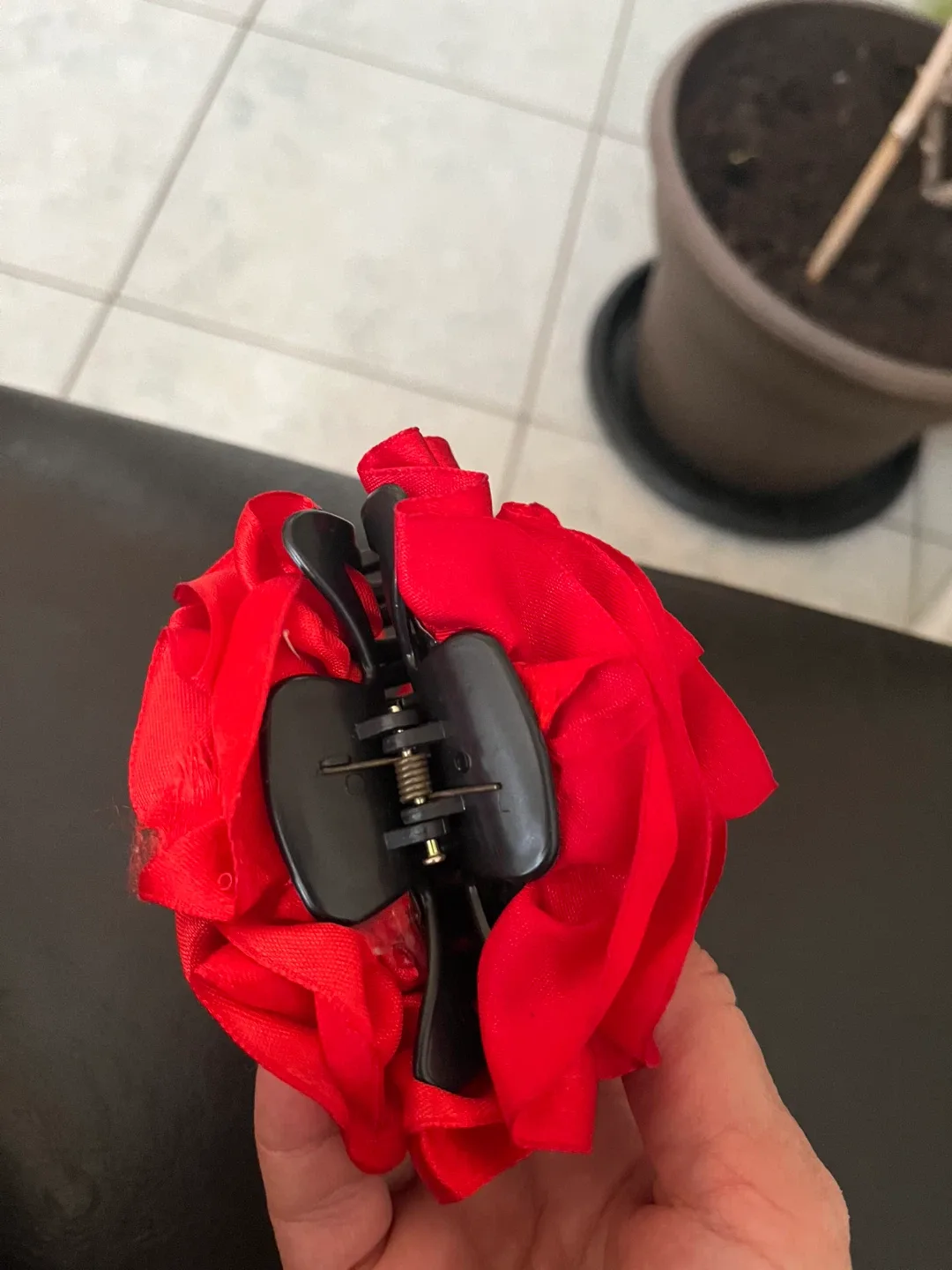 Red Rose Hair Claw Clip image indicator(6)