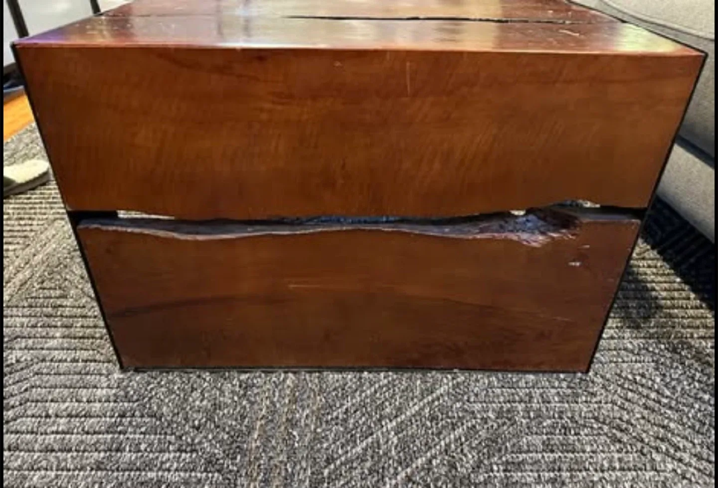 Live Edge Coffee Table image indicator(4)