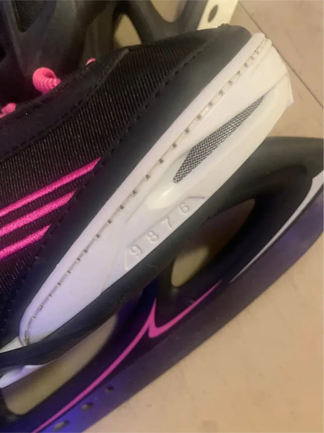 Sofia Ice Skates - Black & Pink image indicator(2)