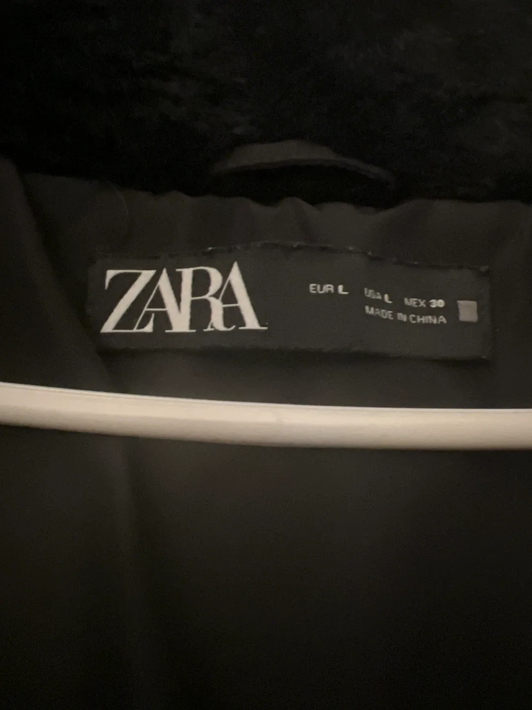 Zara Black Puffer Coat - Size L image indicator(2)