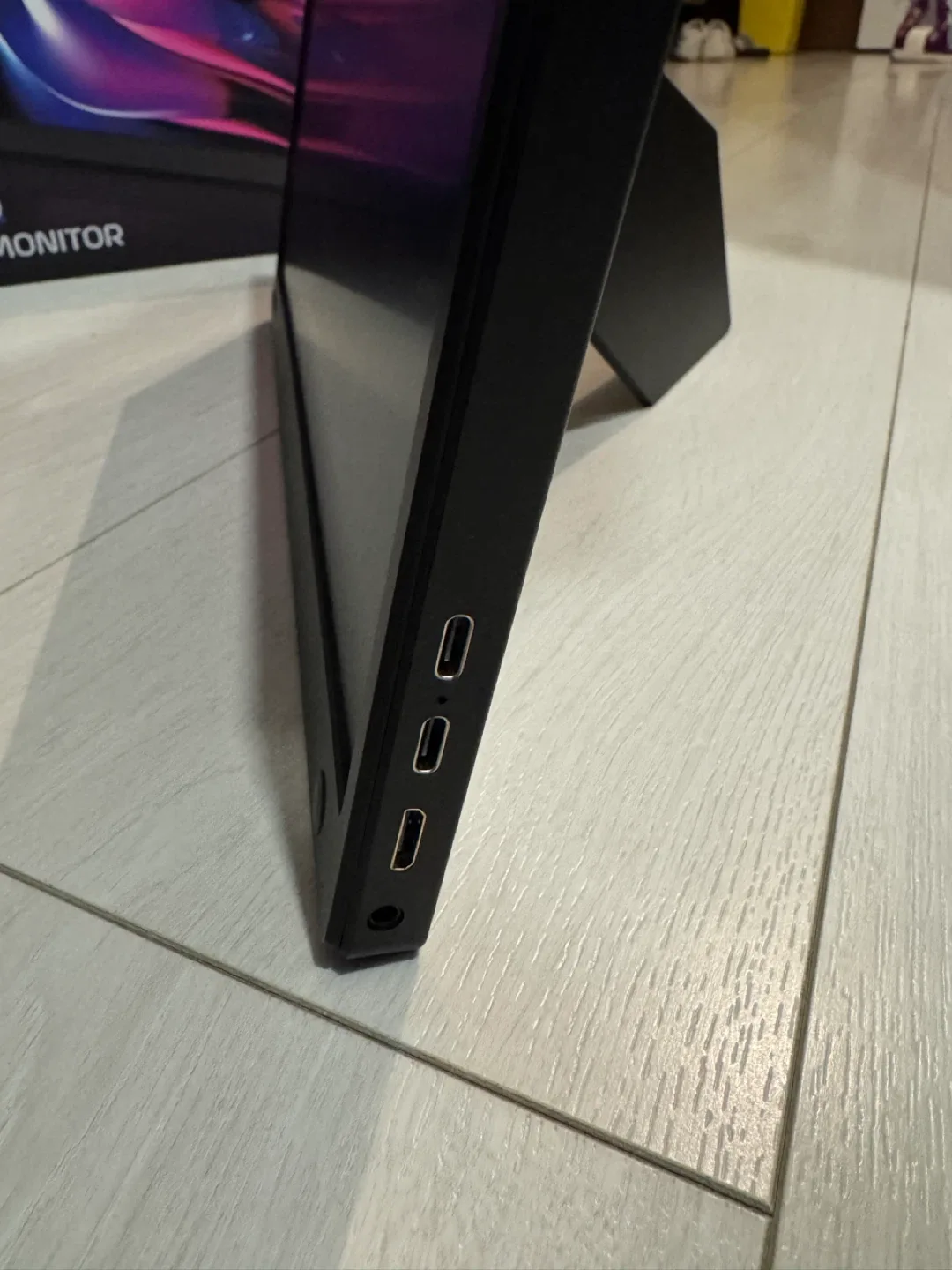 Z12-2 15.6" FHD Portable Monitor - Like New! image indicator(4)