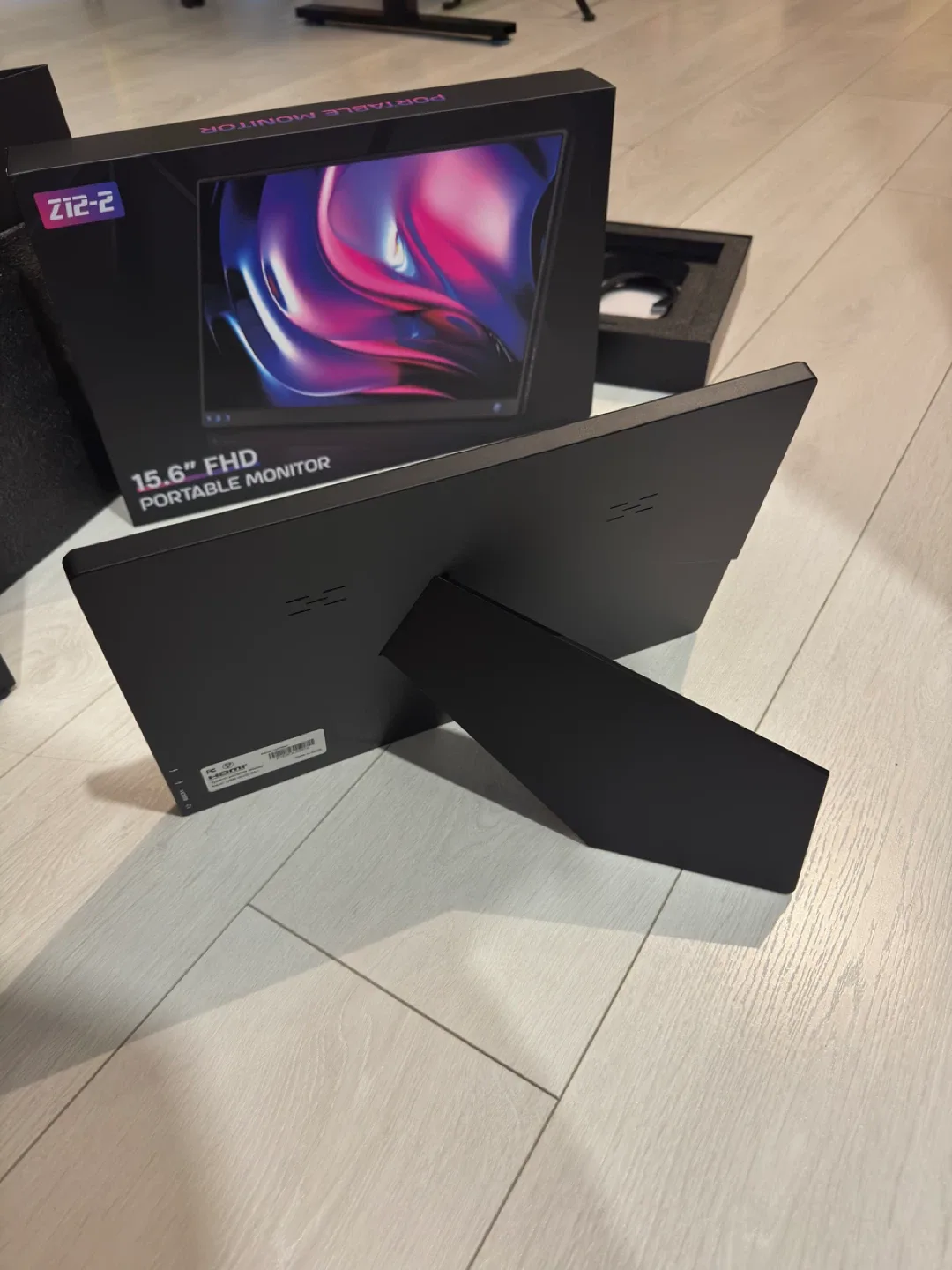 Z12-2 15.6" FHD Portable Monitor - Like New! image indicator(3)