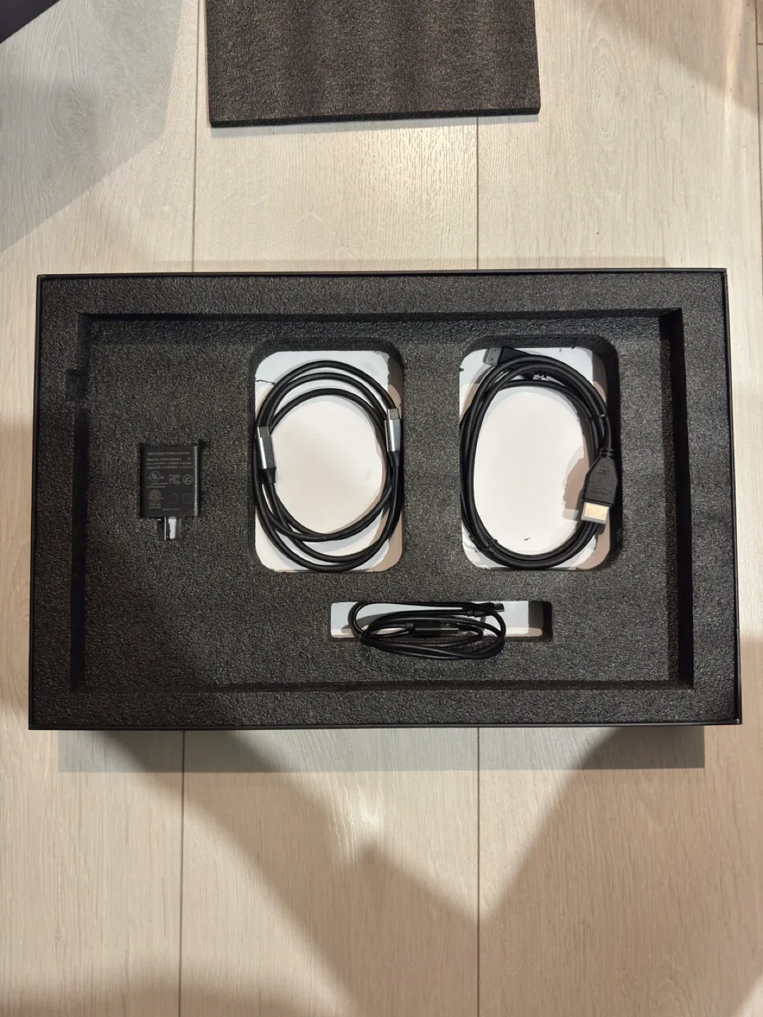 Z12-2 15.6" FHD Portable Monitor - Like New! image indicator(6)