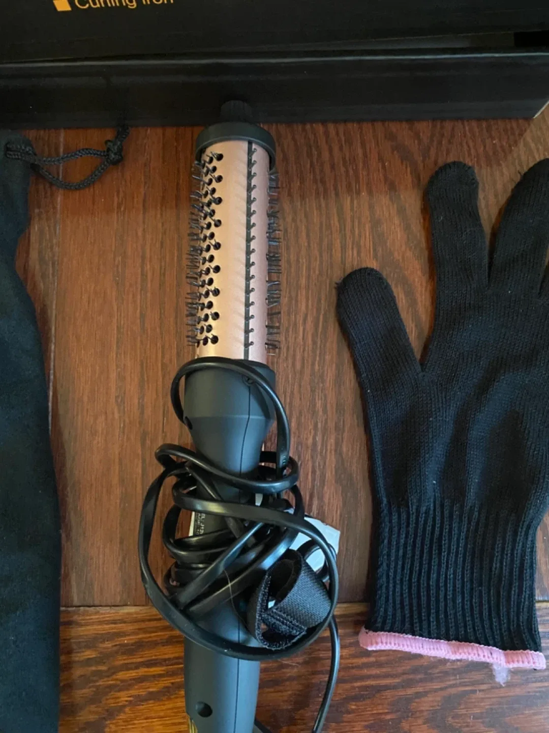 Phoebe Curling Iron with Glove & Pouch image indicator(2)