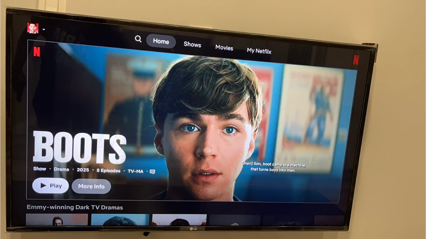 43 inch LG TV - photo 2