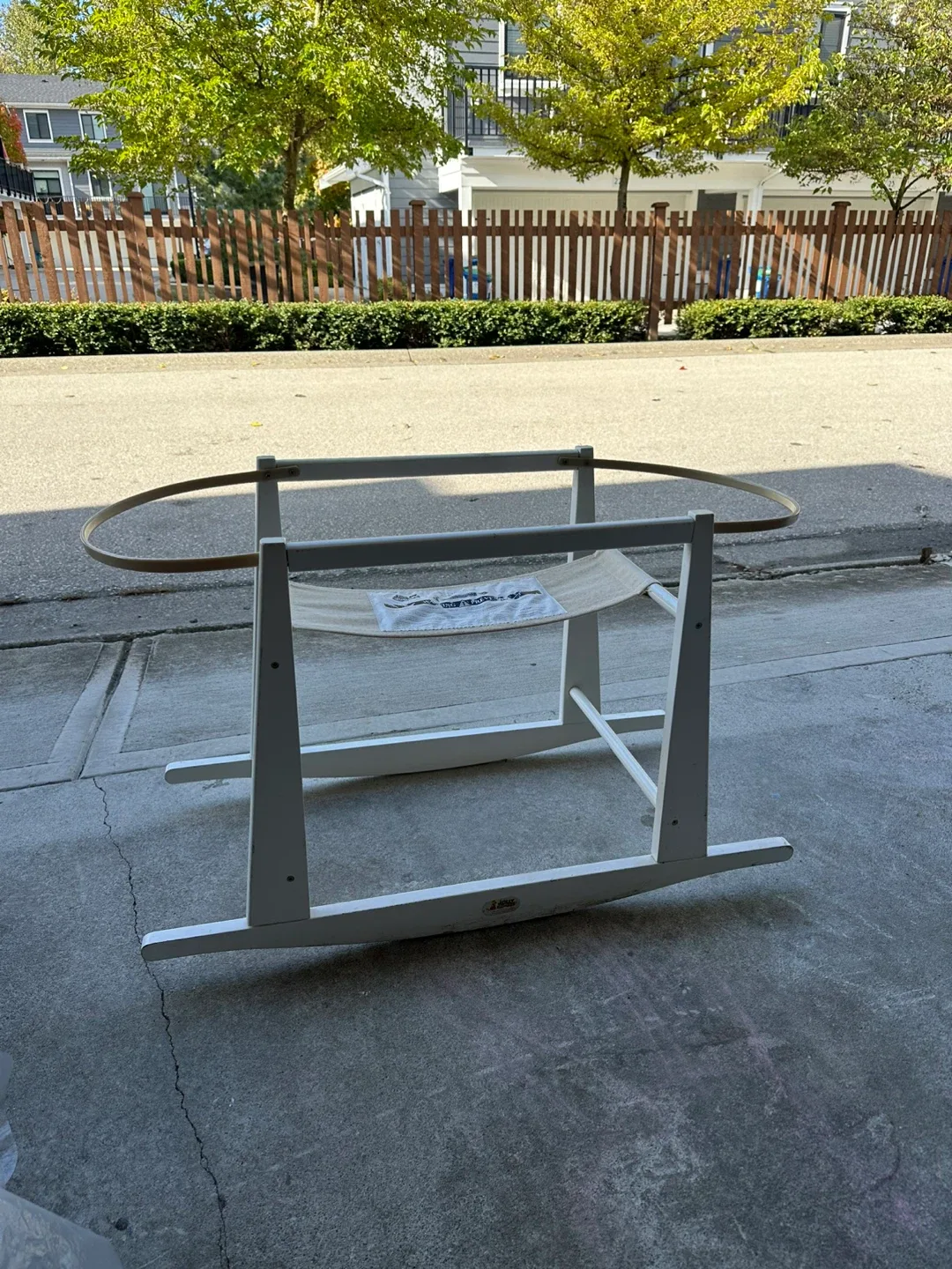 UPPAbaby Bassinet Stand & Bassinet - Gently Used image indicator(3)