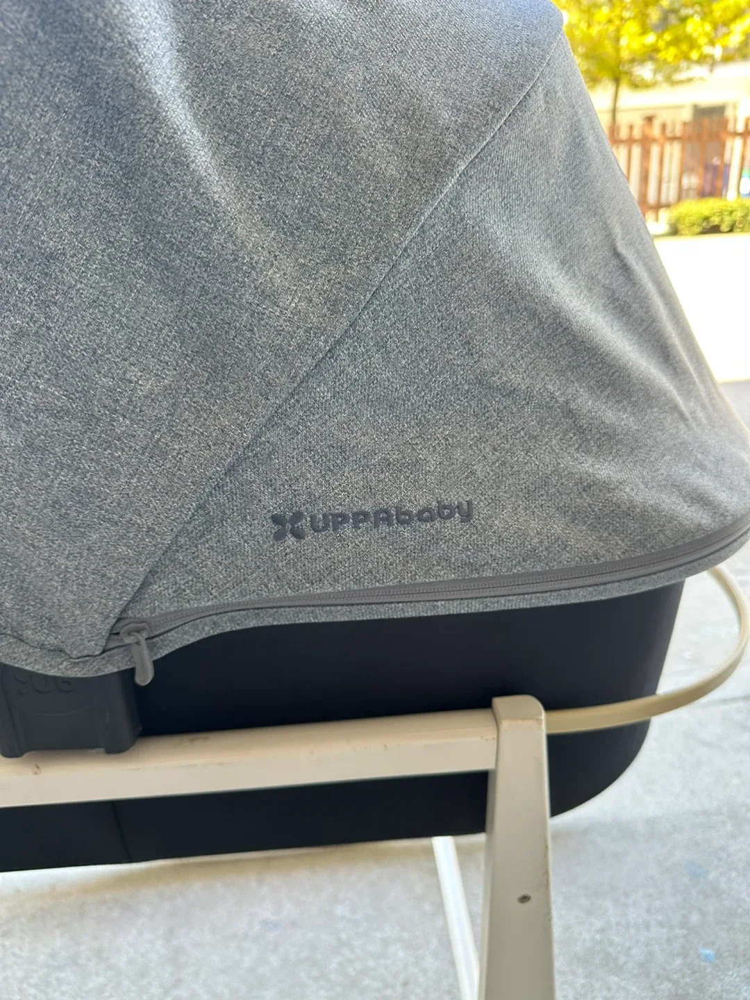 UPPAbaby Bassinet Stand & Bassinet - Gently Used image indicator(2)
