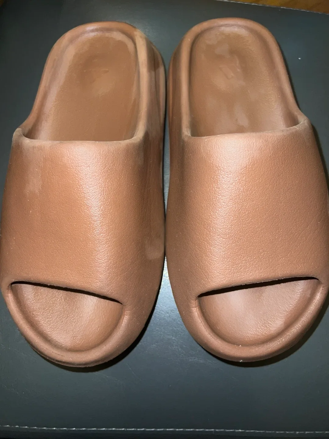 Yeezy Slides - Size 6 thumbnail