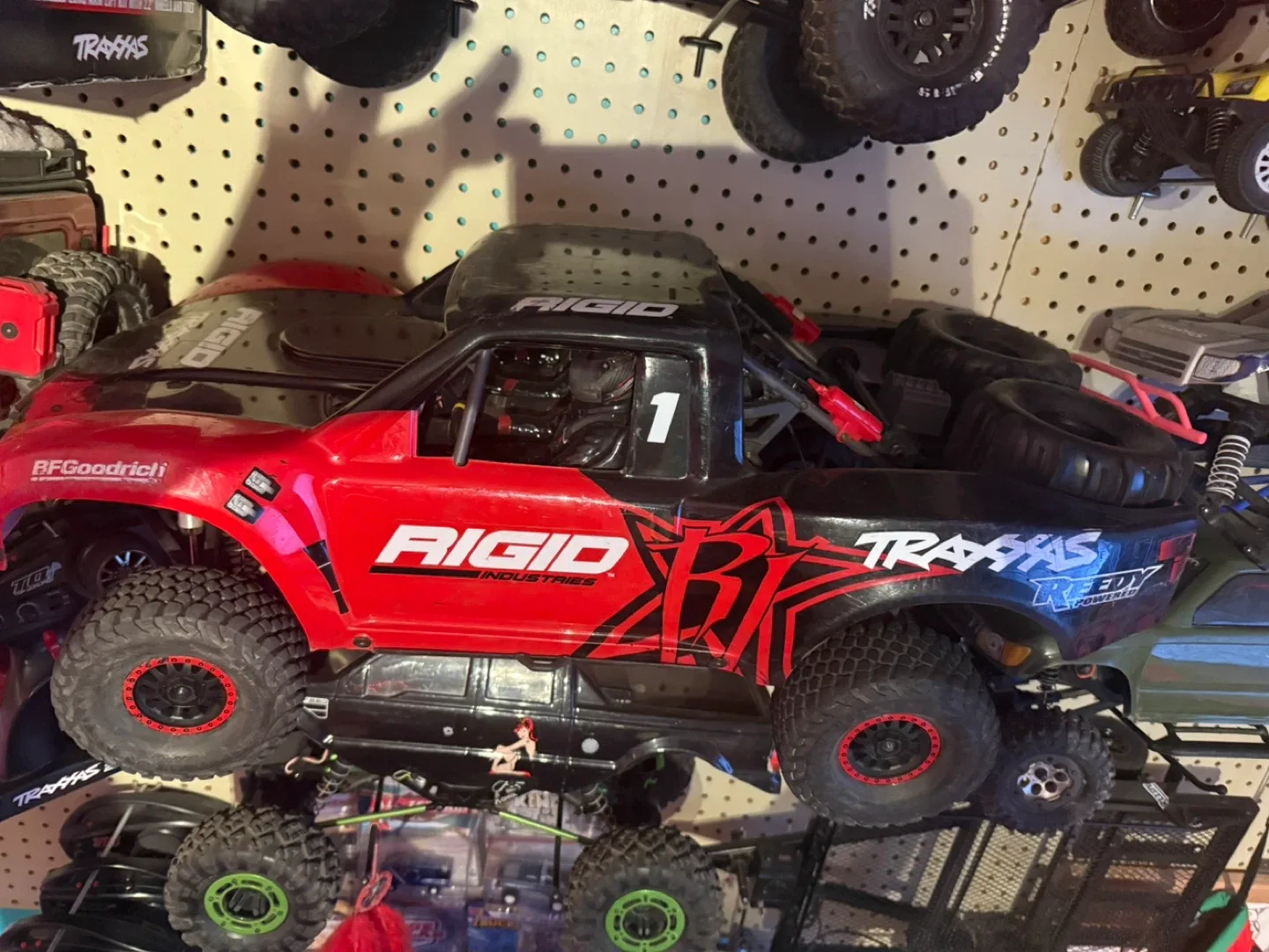Traxxas RIGID RC Truck - Red & Black image indicator(2)