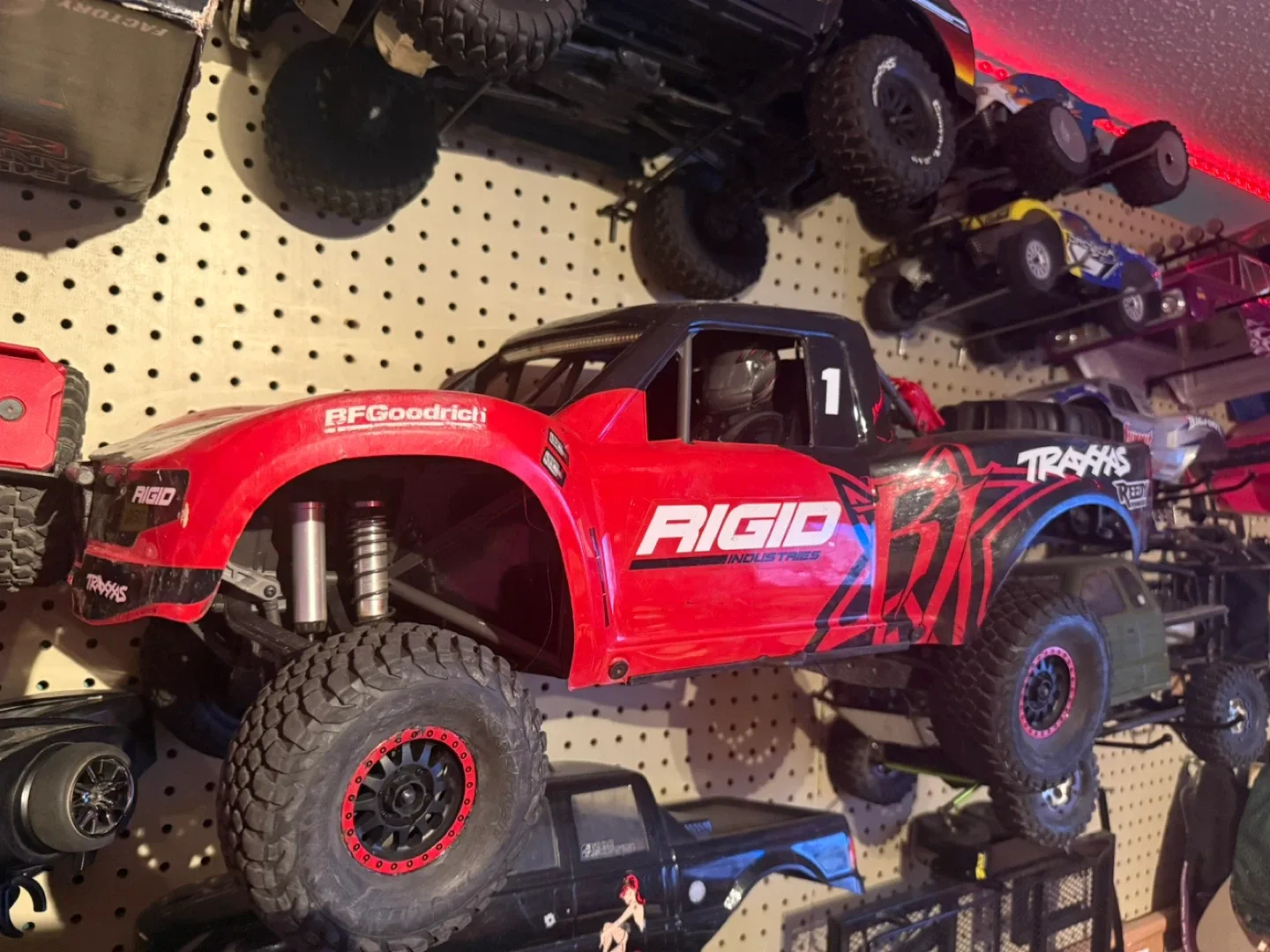Traxxas RIGID RC Truck - Red & Black image indicator(3)