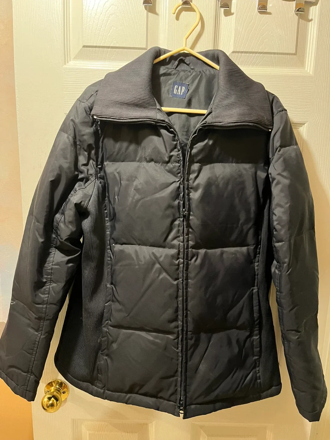 GAP Black Puffer Jacket - Size XL thumbnail