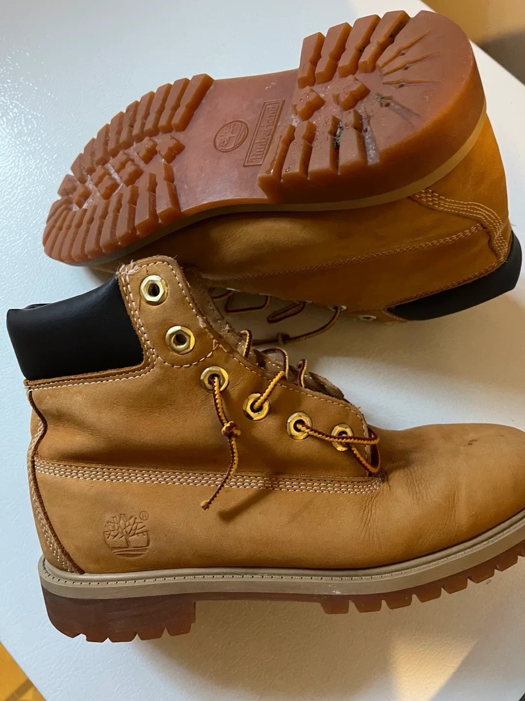 Timberland Boots Size 6.5 image indicator(2)