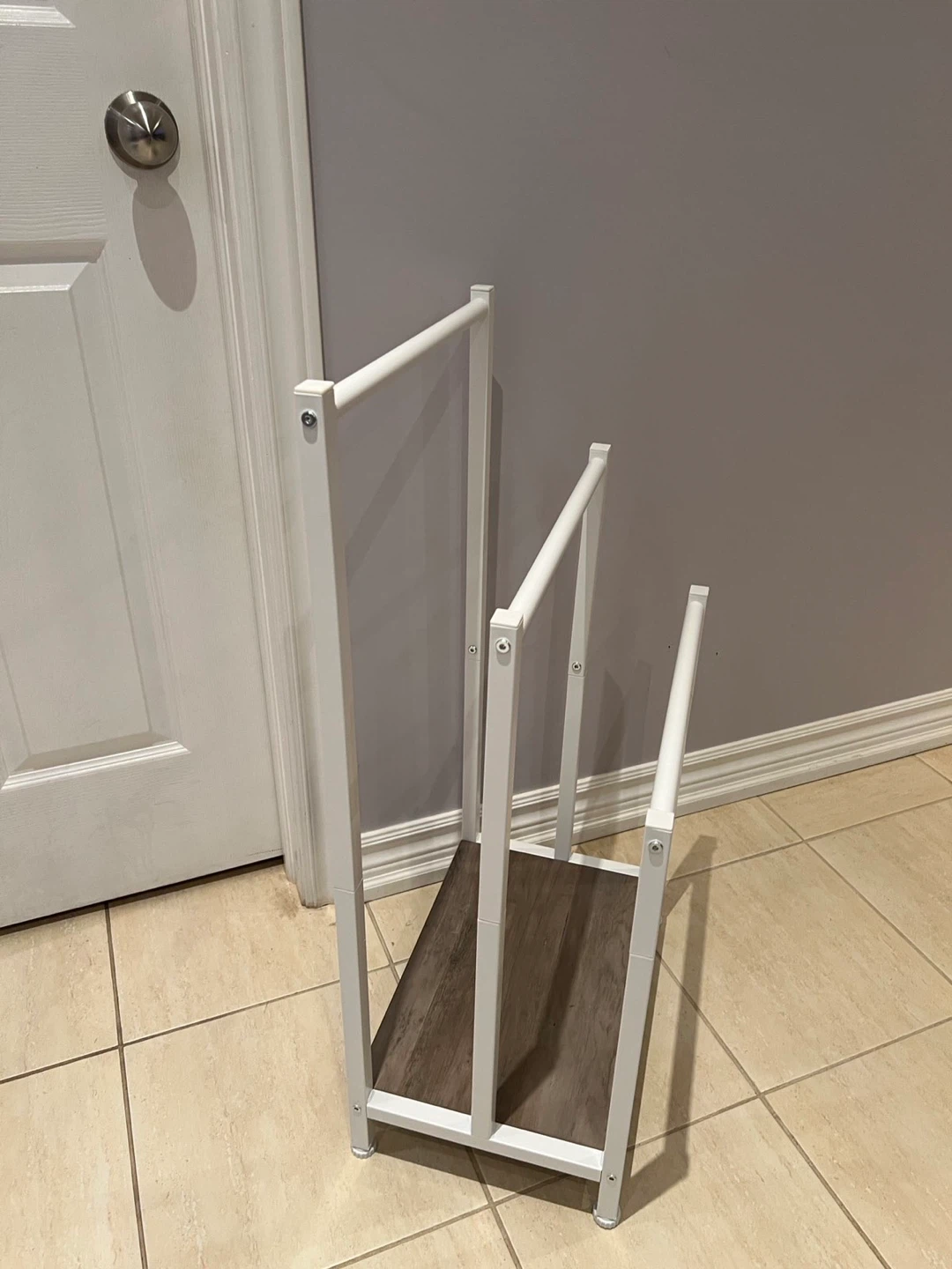 White & Wood Towel Rack - photo 2