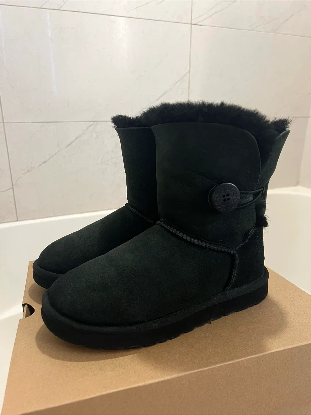 (Retail $270)UGG Bailey Button II Boots WMNS "Black" image indicator(2)