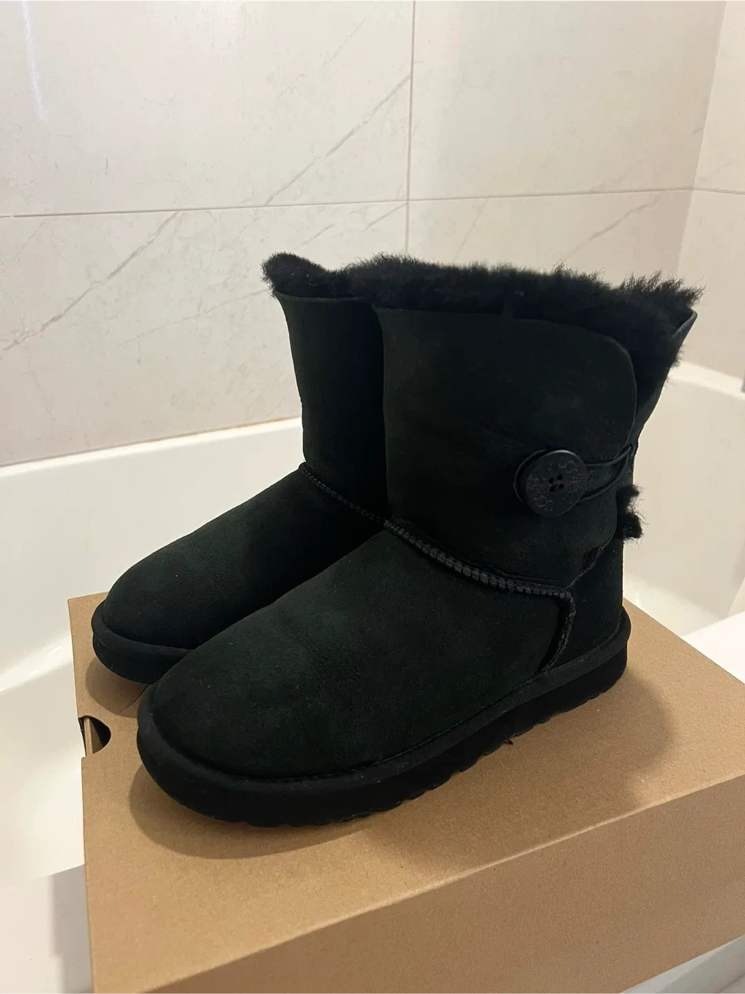 (Retail $270)UGG Bailey Button II Boots WMNS "Black" image indicator(3)
