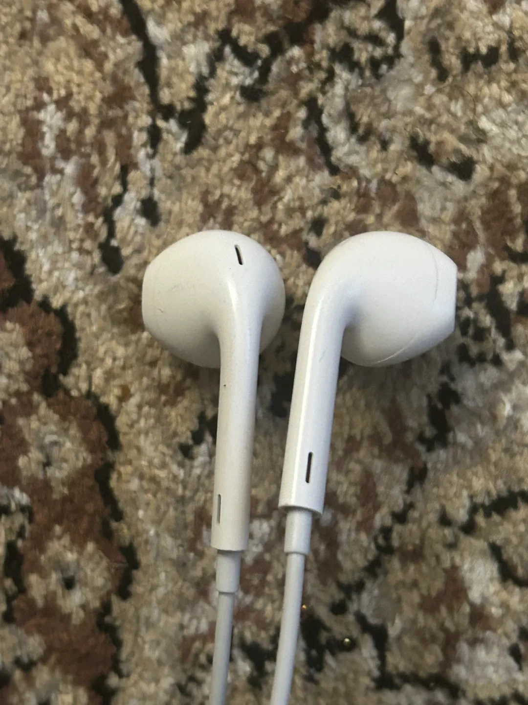 Apple EarPods with 3.5mm Headphone Plug image indicator(2)