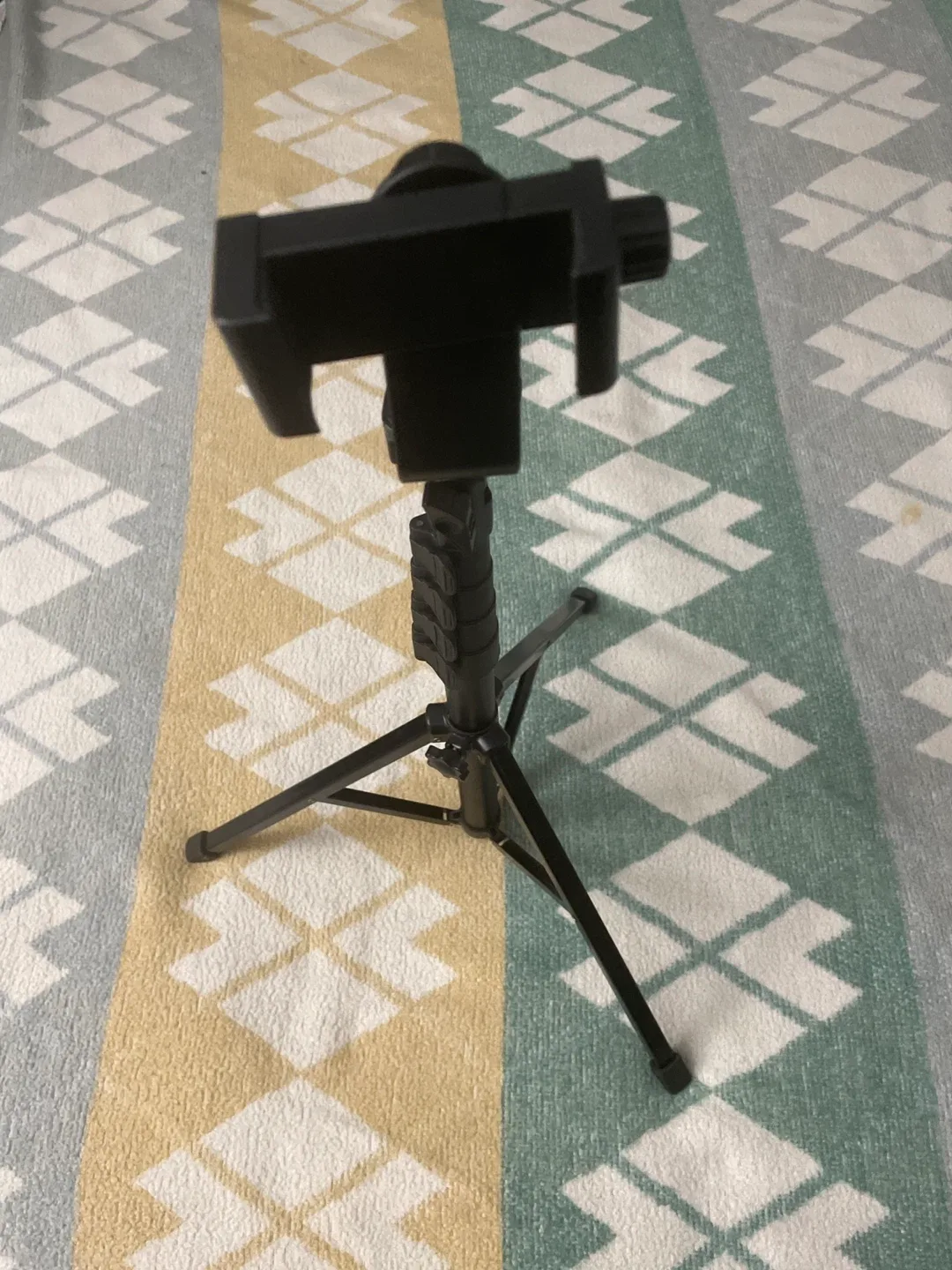 Black Extendable Phone Tripod thumbnail