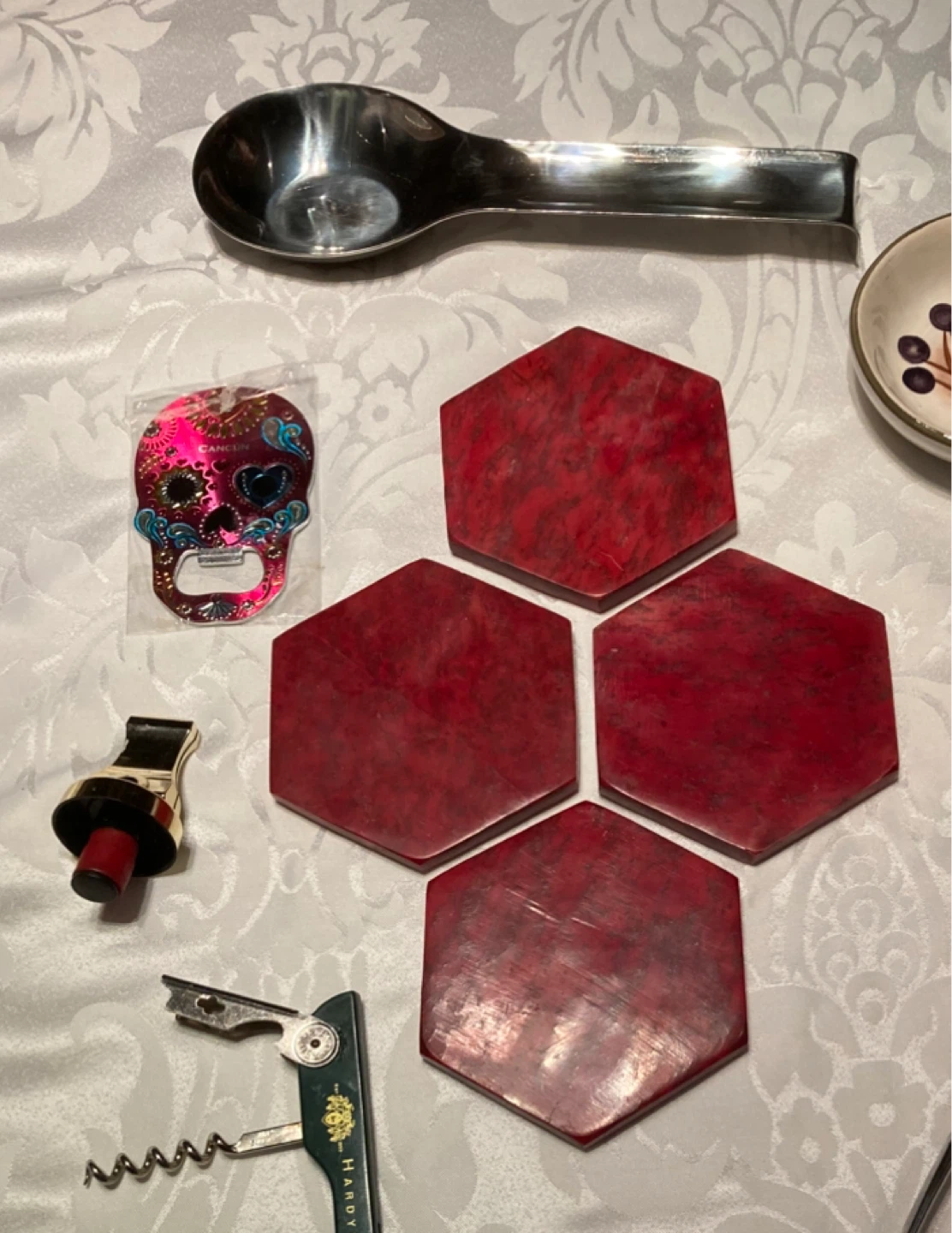 Kitchenware items