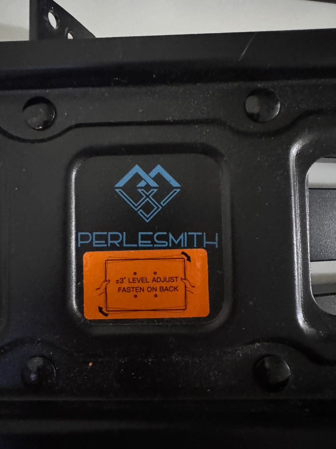 PERLESMITH Full-Motion TV Wall Mount - $25(As-is)