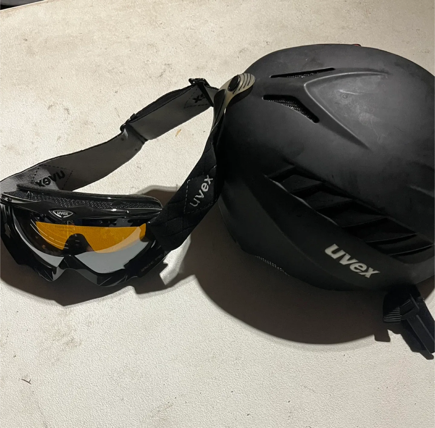 Uvex Ski/Snowboard Helmet + Goggles thumbnail