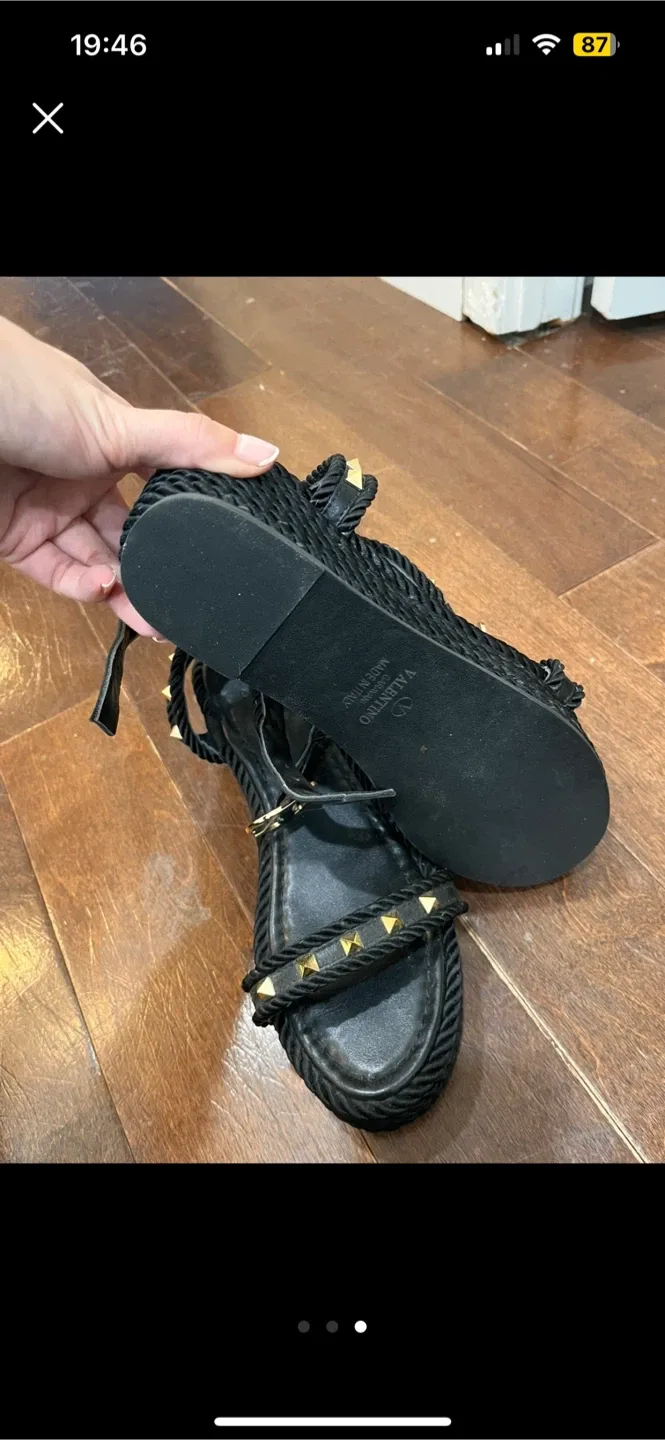 Val Rockstud Sandals, Size 7-7.5 image indicator(2)