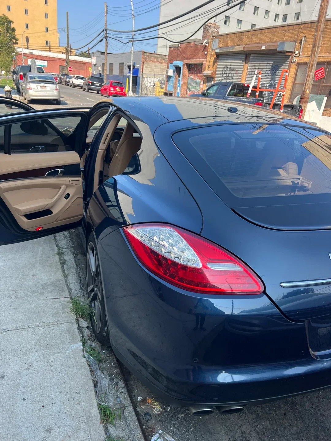 Porsche Panamera 4S image indicator(5)