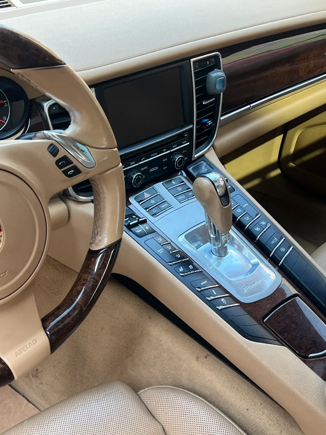 Porsche Panamera 4S image indicator(6)