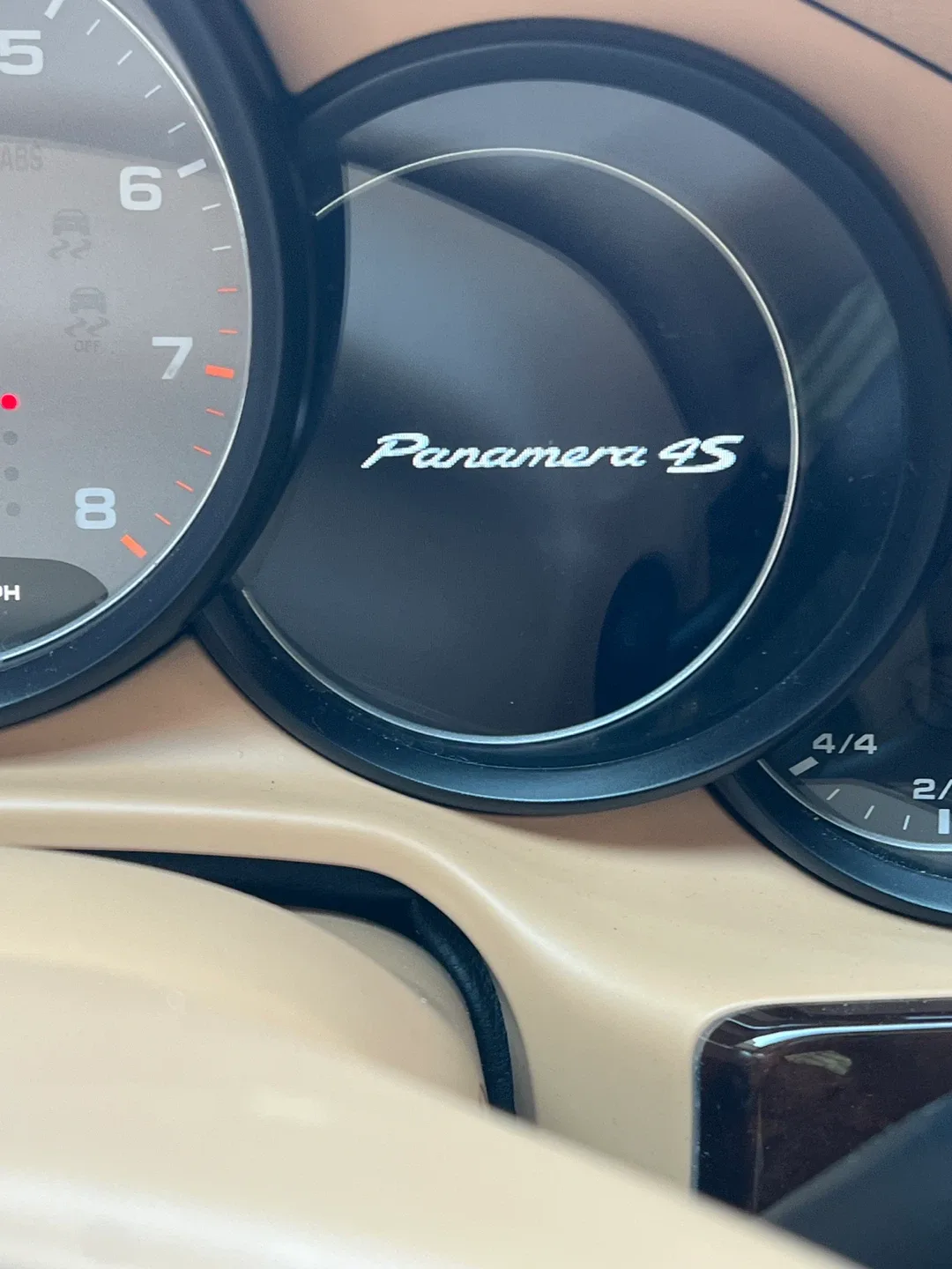 Porsche Panamera 4S image indicator(10)