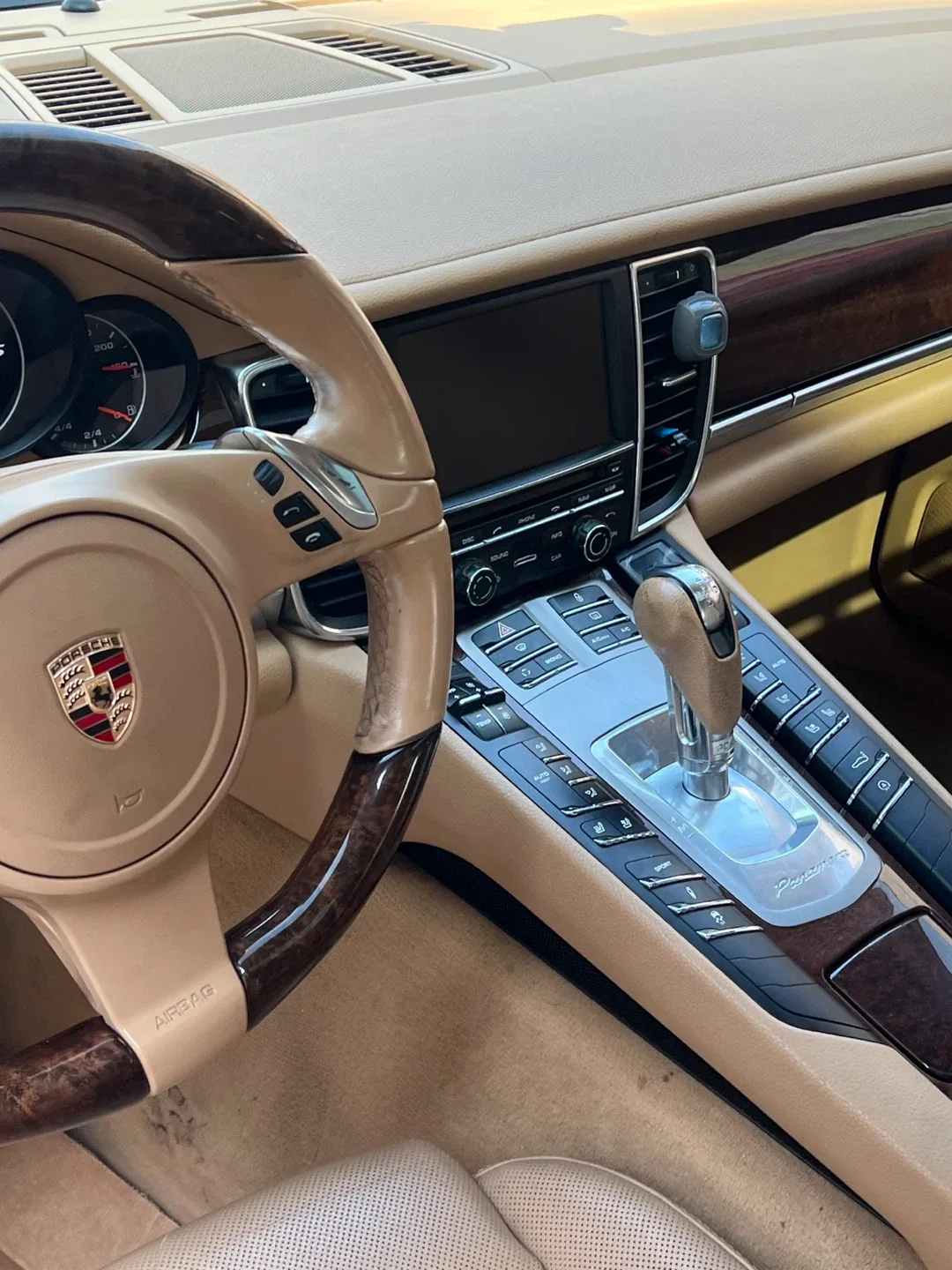 Porsche Panamera 4S image indicator(7)