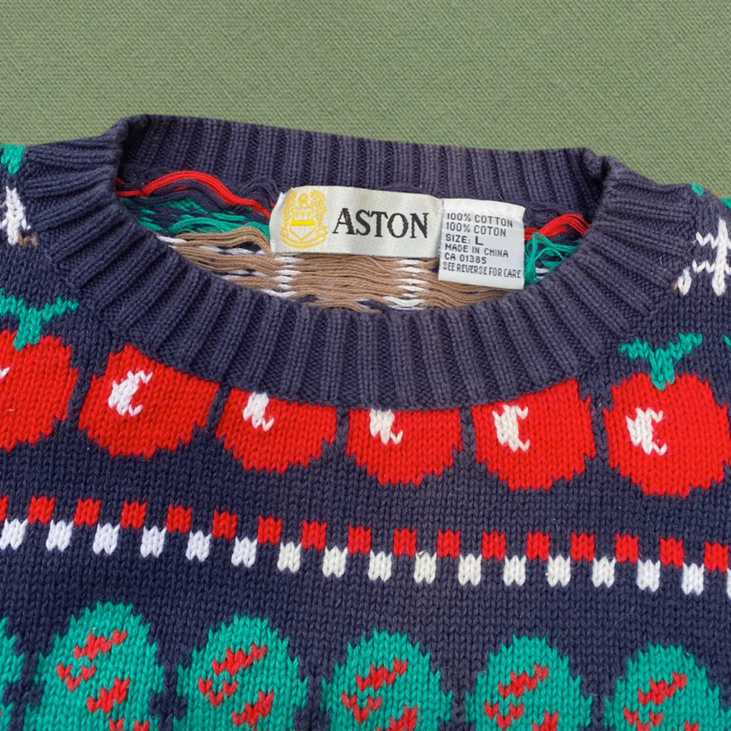 Vintage Apple Tree Knit Sweater (large) image indicator(2)